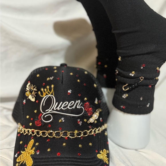 Queen Embellished Black Cap and Socks Set